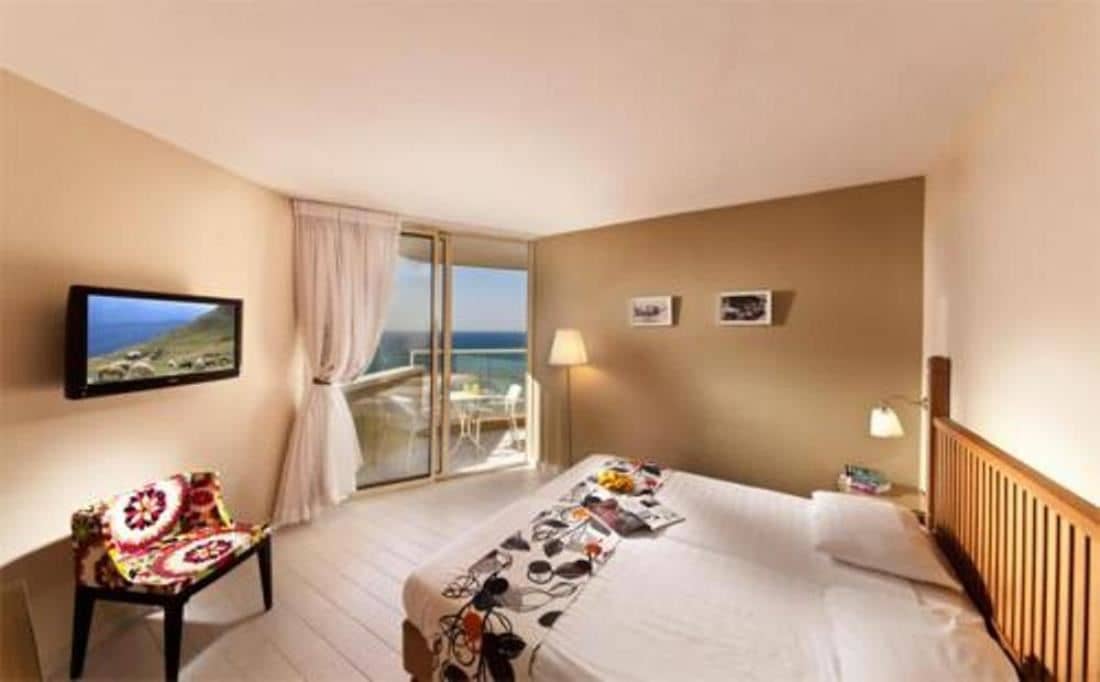 rooms-deluxe-room