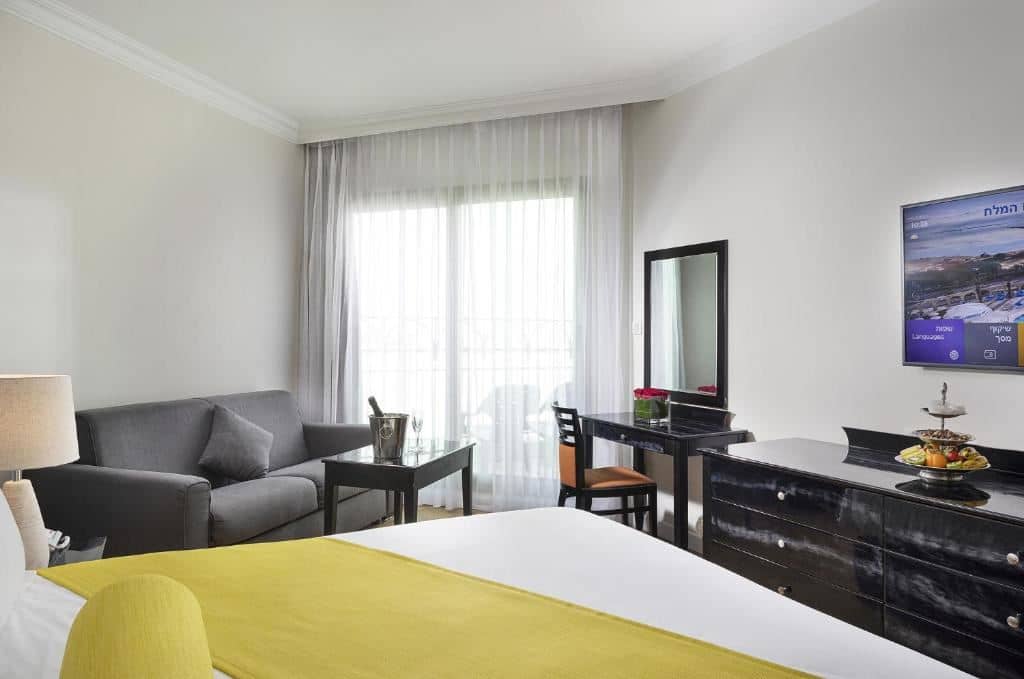 rooms-deluxe-room