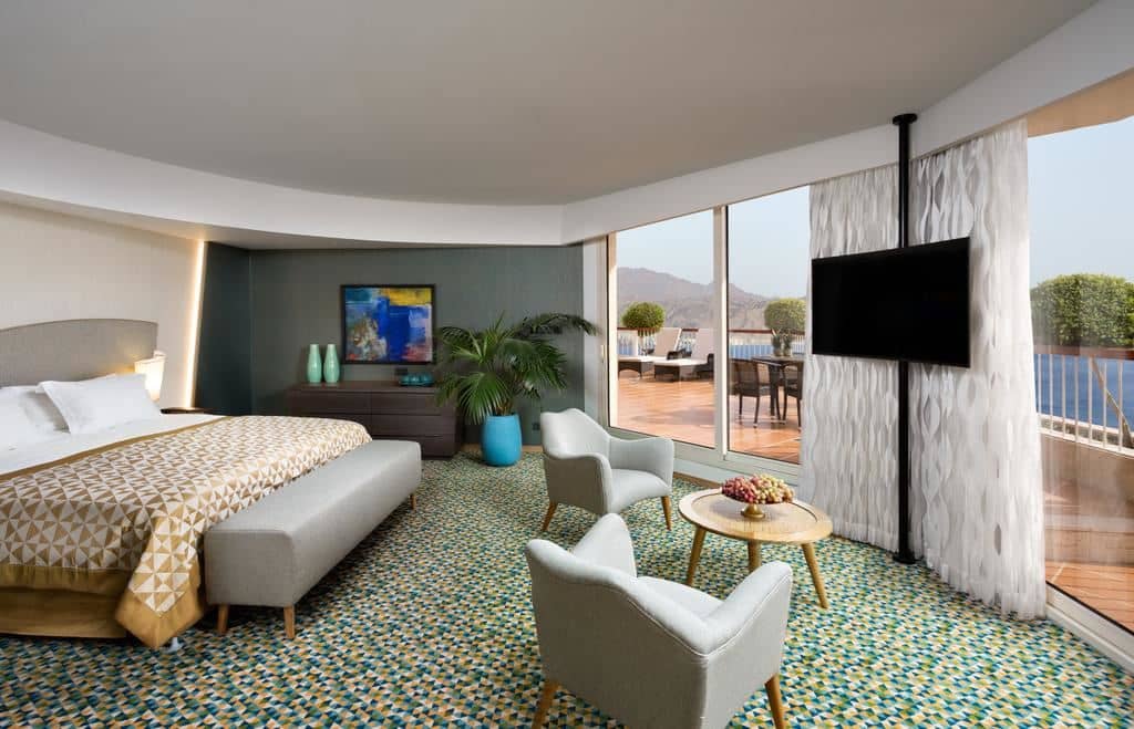 rooms-new-terrace-room-sea--pool-view-incl-free-entrance-to-the-business-lounge-for-adl