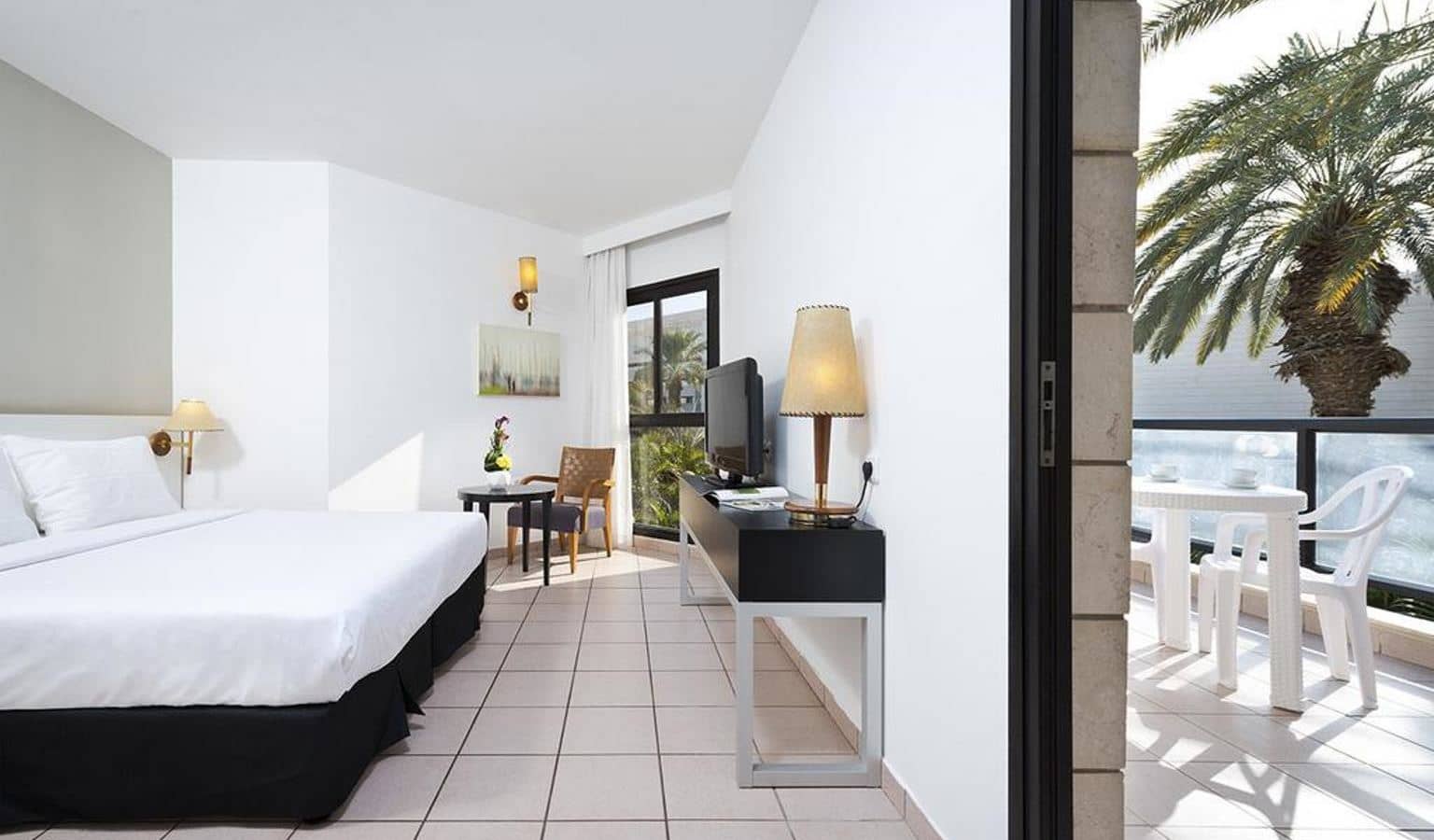 rooms-studio-with-balcony