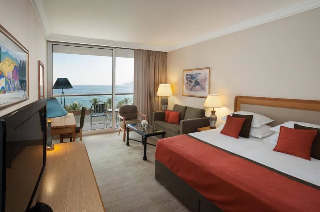 rooms-family-room