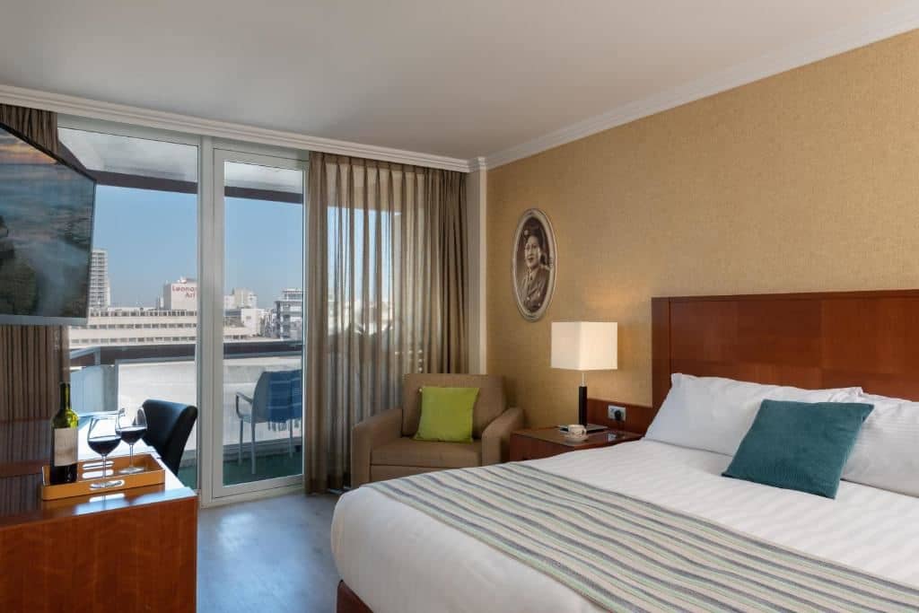 rooms-deluxe-room