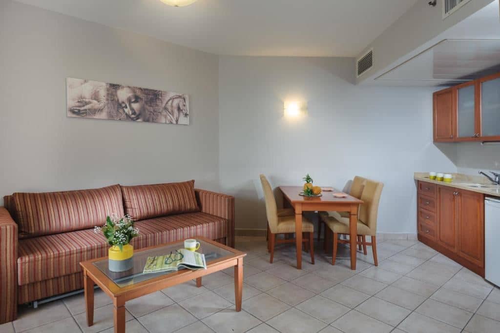 rooms-deluxe-suite