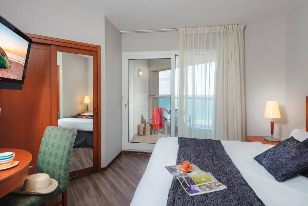 rooms-deluxe-suite