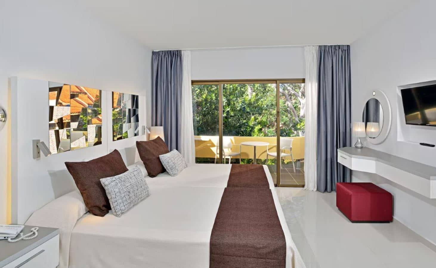 rooms-the-level-garden-suite-two-bedrooms