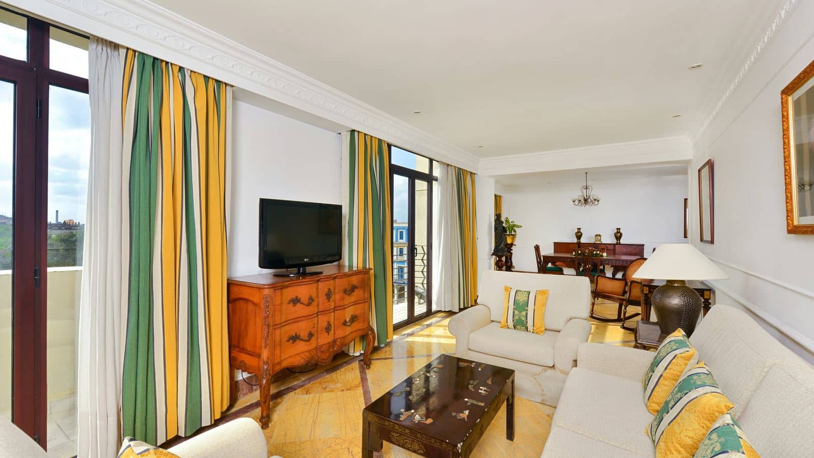 rooms-suite-colonial