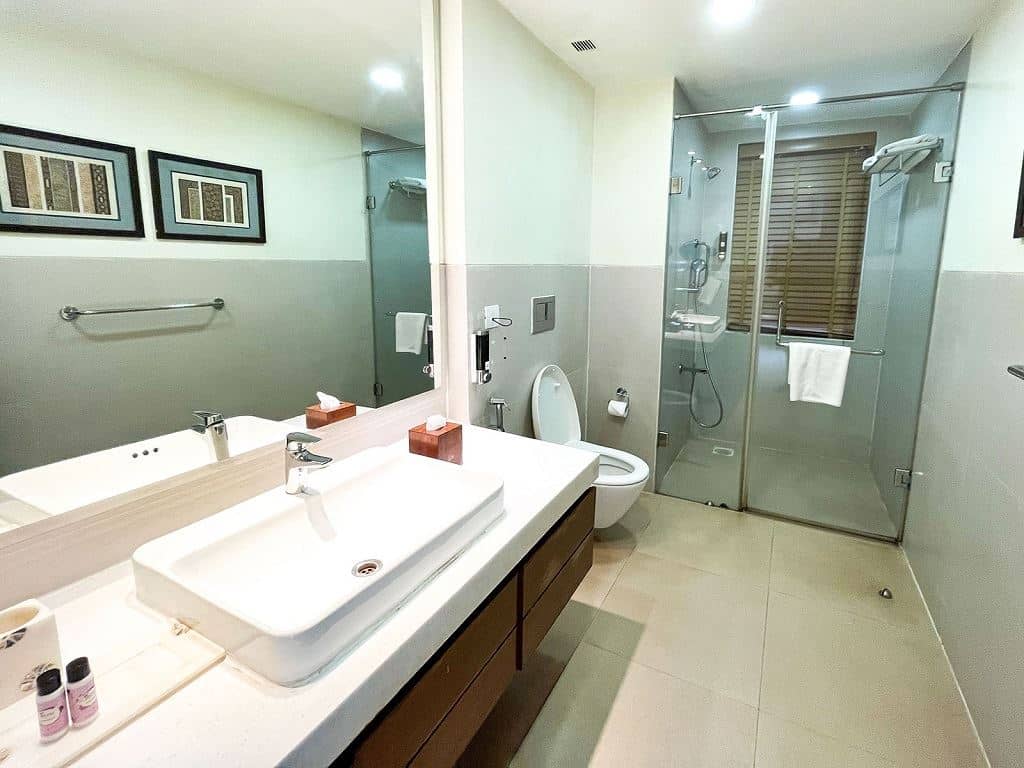 rooms-courtyard-room