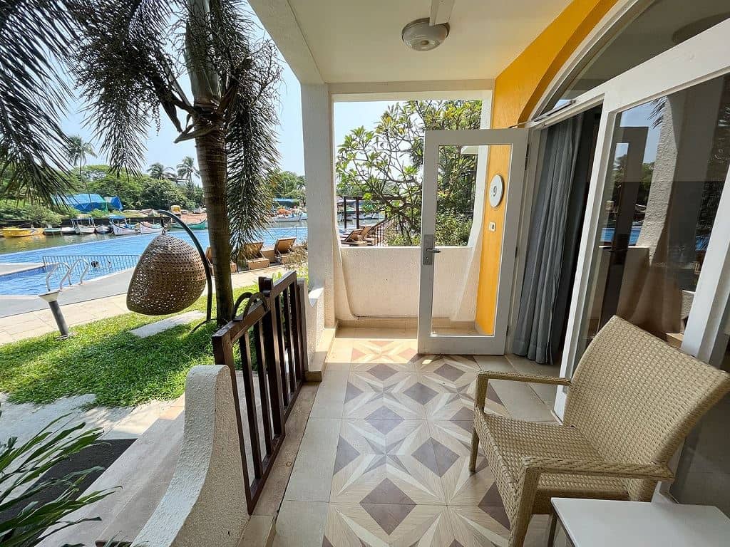 rooms-riverside-room