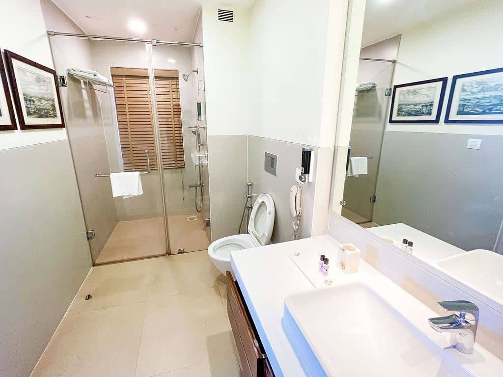 rooms-riverside-room