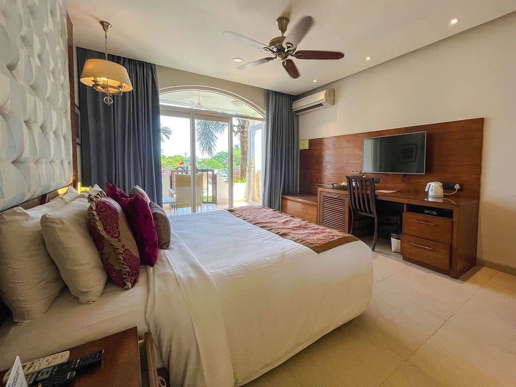 rooms-riverside-room