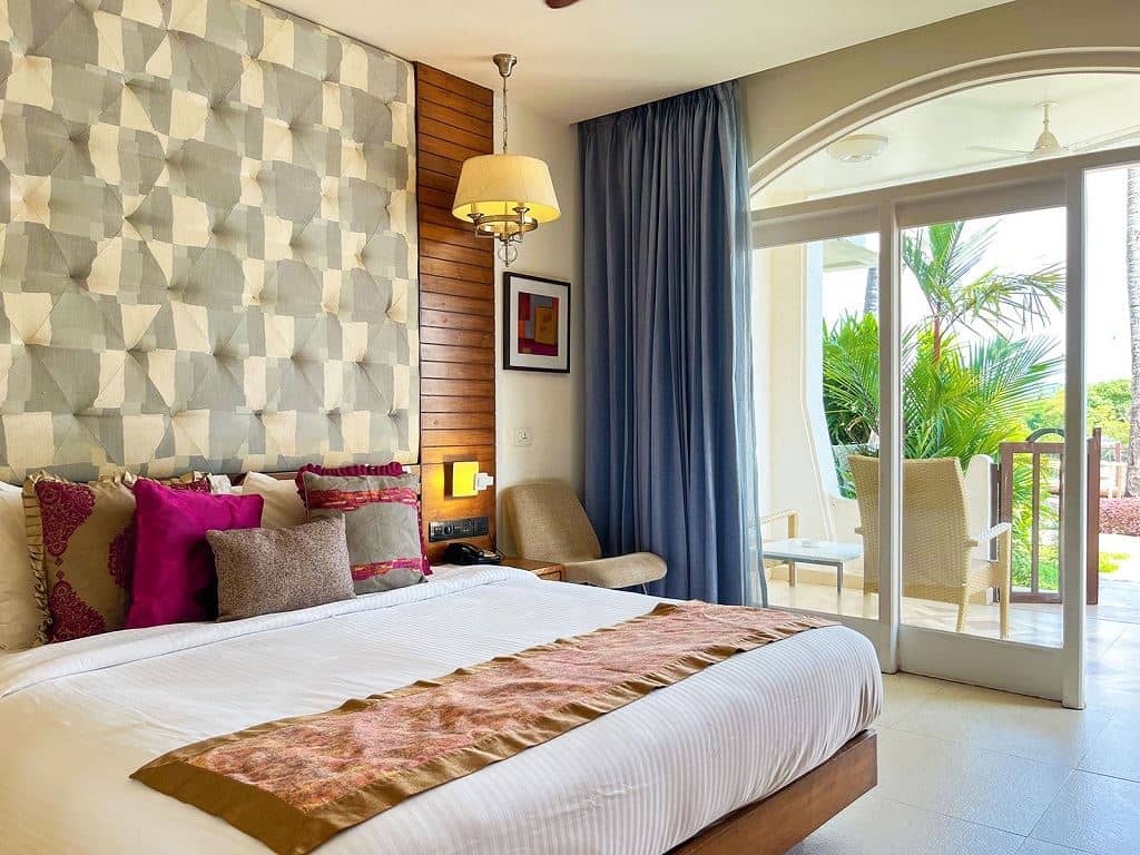 rooms-riverside-room