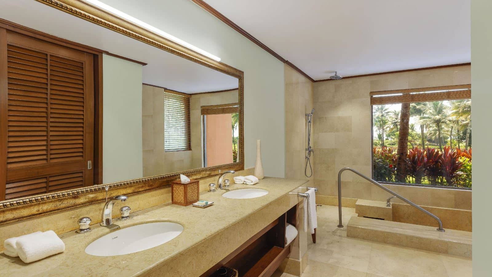 rooms-lagoon-view-suites