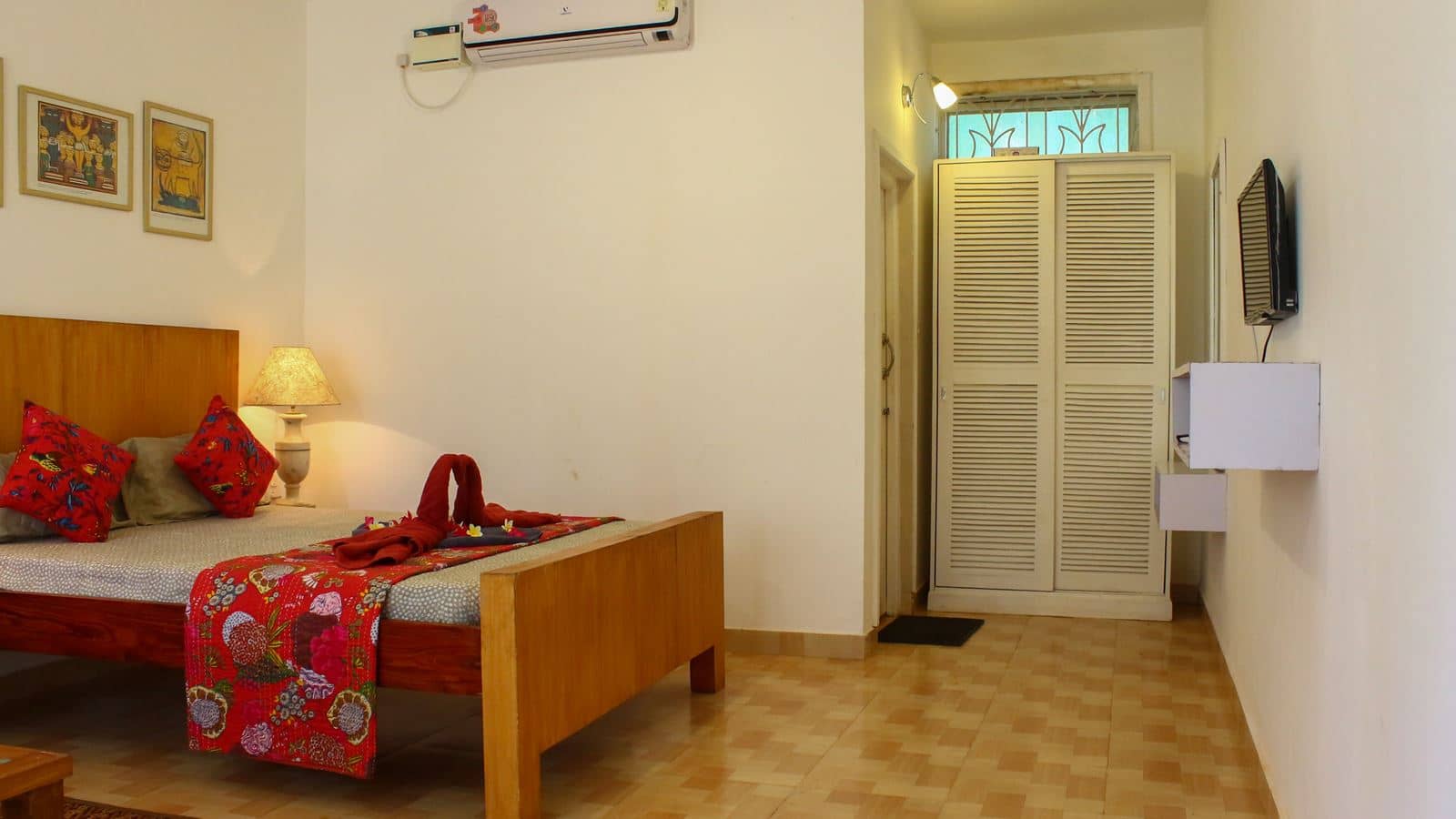 rooms-deluxe-room