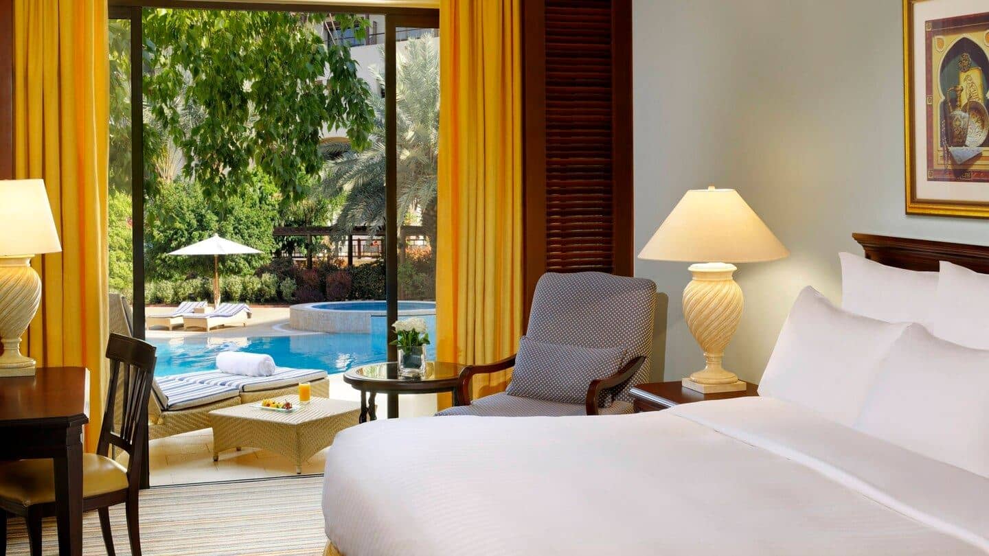 rooms-pool-terrace