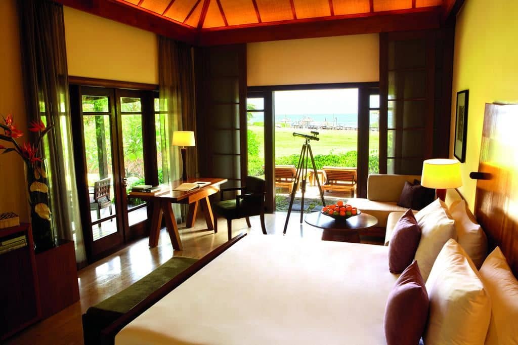 rooms-beachfront-suite-pool-villa