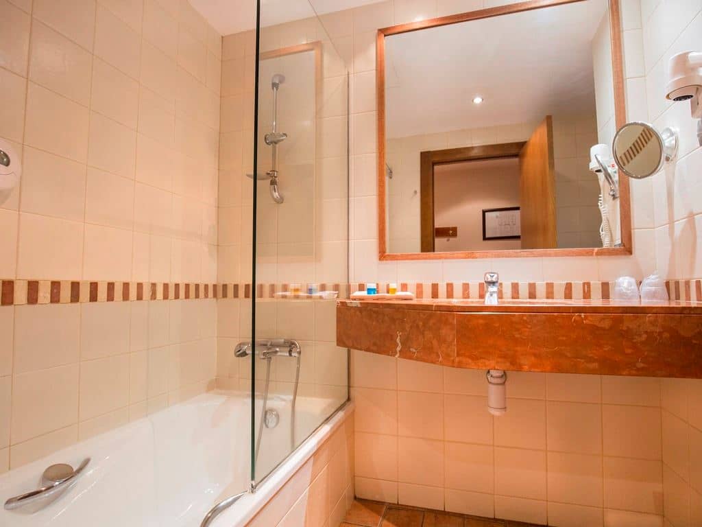 rooms-triple-room