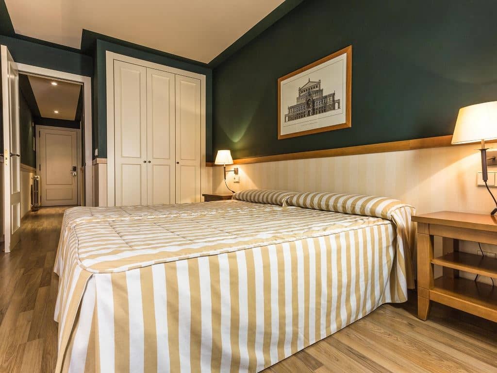 rooms-standard-room