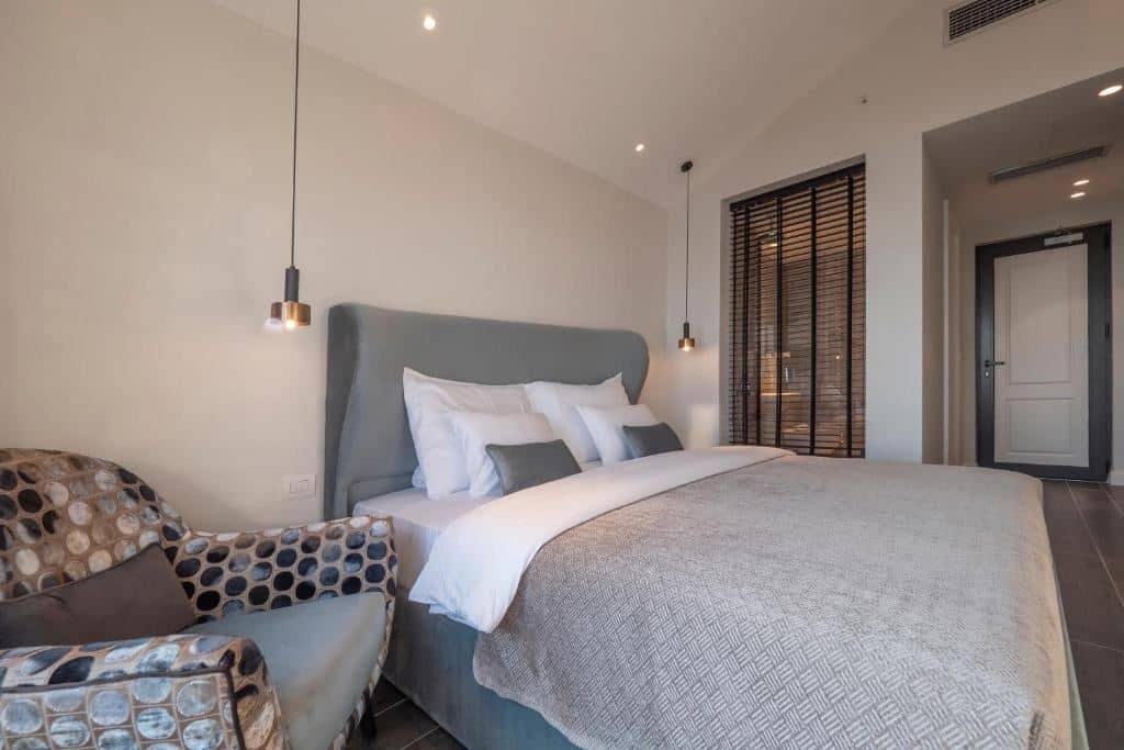 rooms-connecting-room-with-big-terrace-4-pax