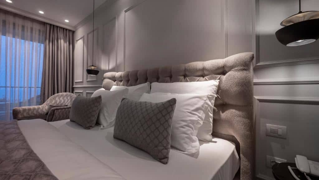 rooms-deluxe-room