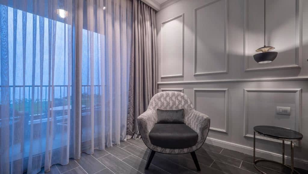 rooms-deluxe-room