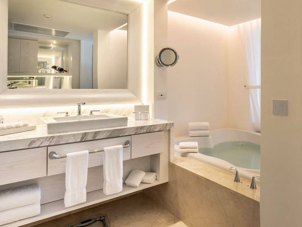 rooms-royale-two-bedroom-presidential-suite