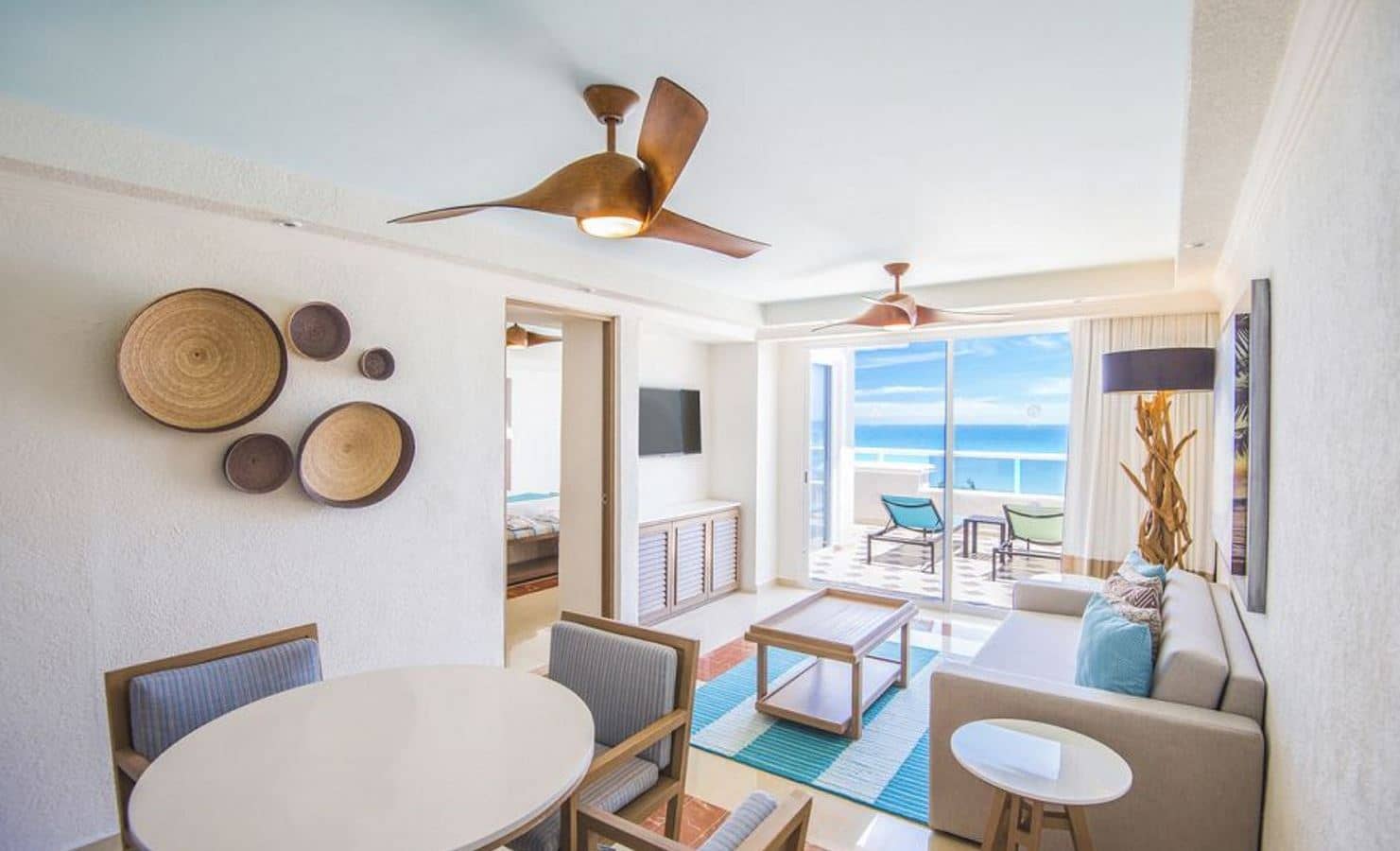 rooms-master-onebedroom-suite-ocean-view
