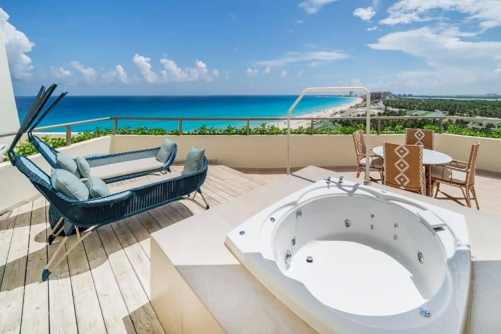 rooms-master-suite-ocean-view