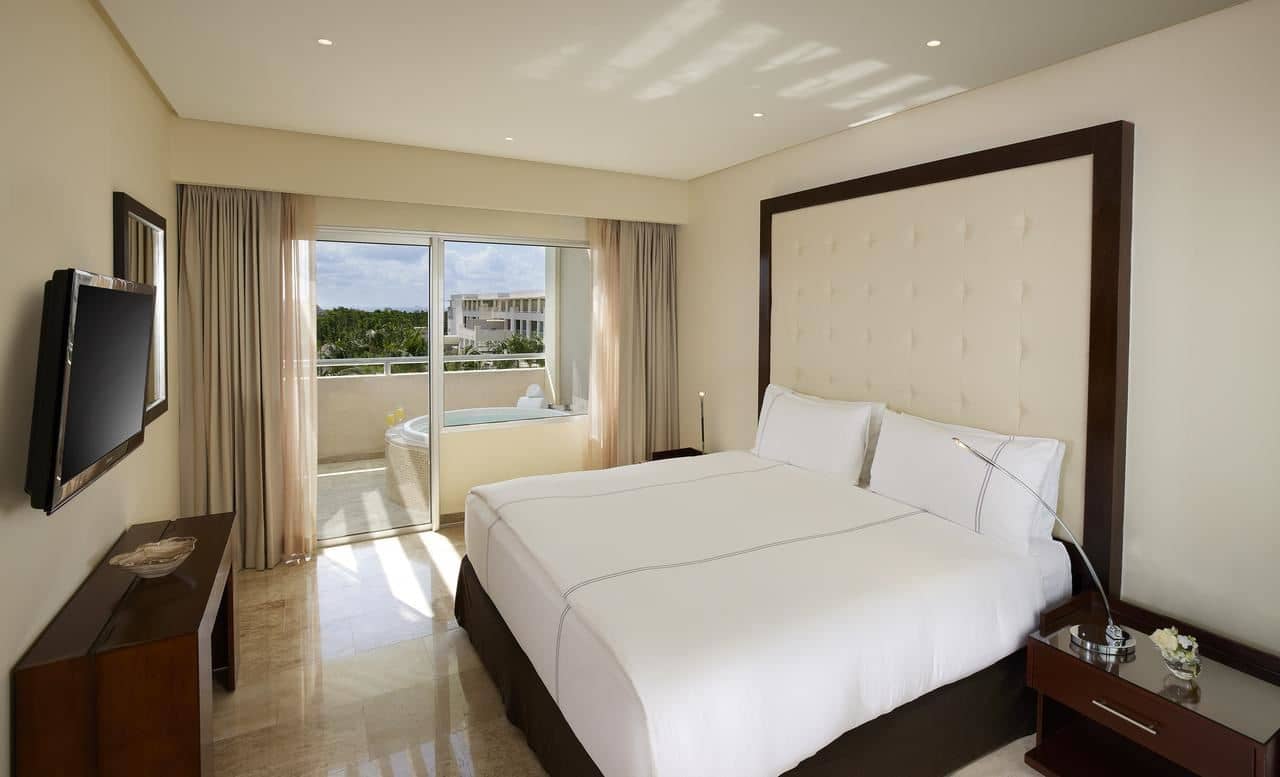 rooms-master-suite-nature-view
