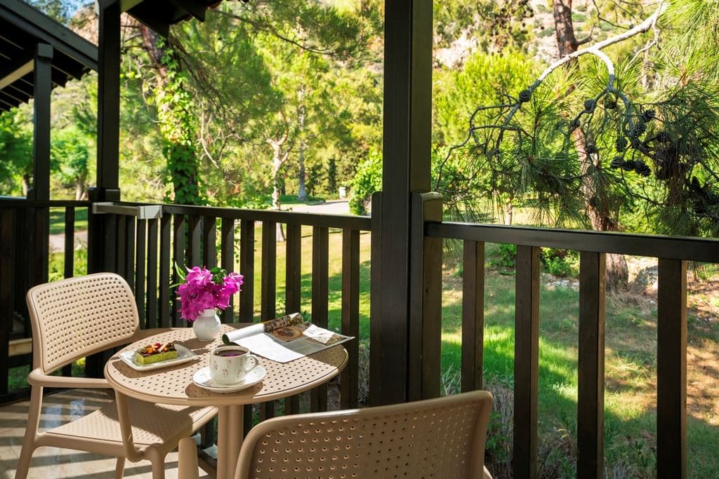 rooms-family-room-land-side-type-4