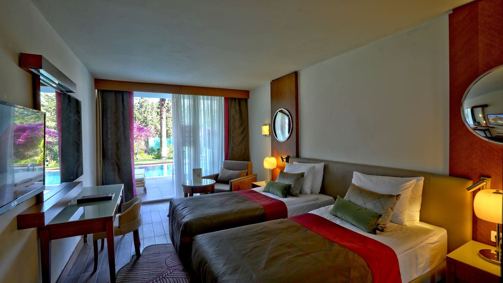 rooms-swim-up-room