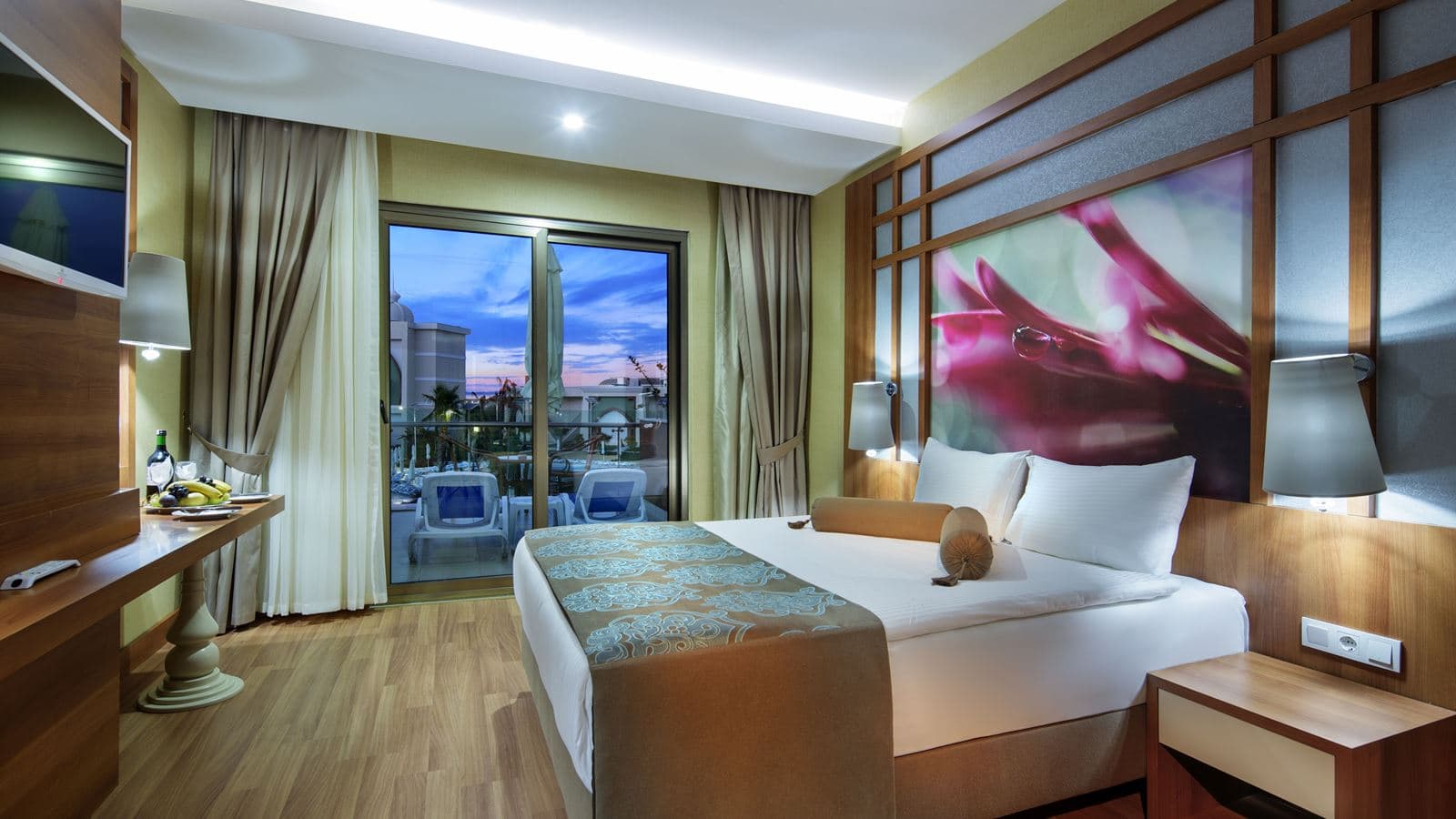 rooms-standard-pool-view