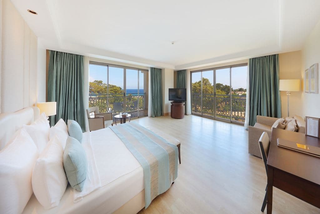 rooms-deluxe-large-side-sea-view