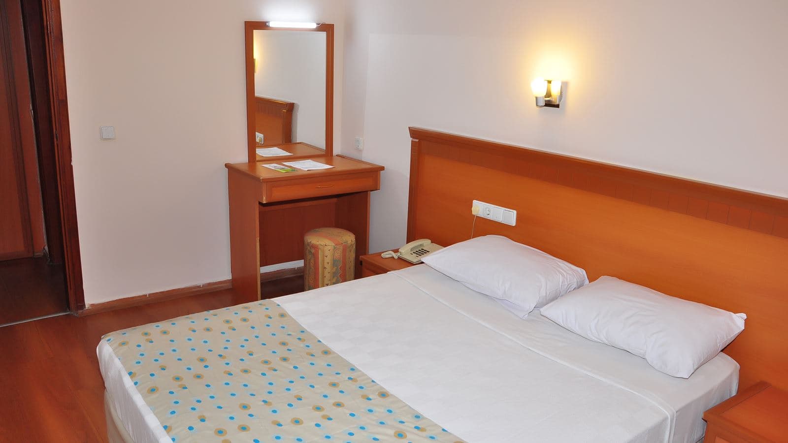 rooms-standard-room