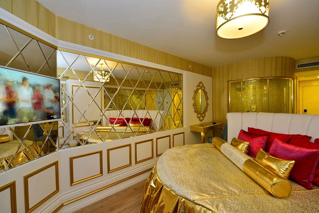 rooms-fantasy-room