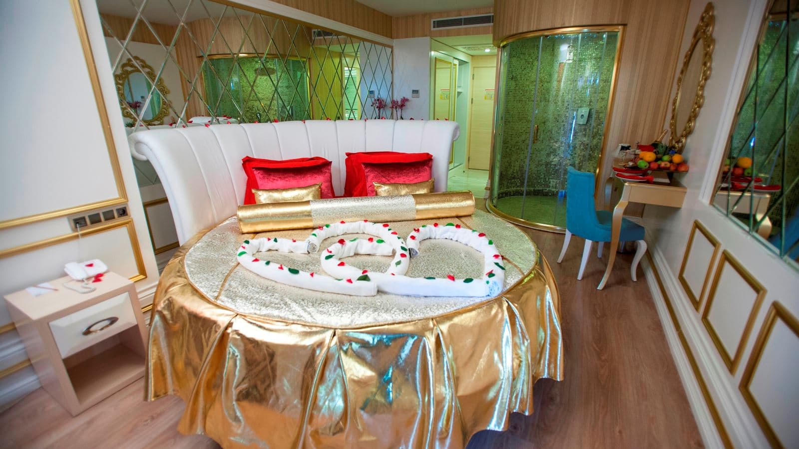 rooms-fantasy-room
