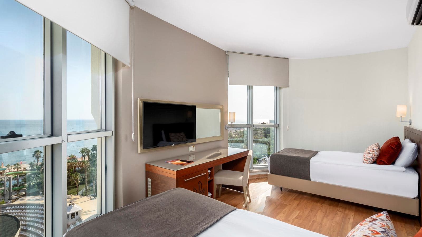 rooms-family-room-land-view