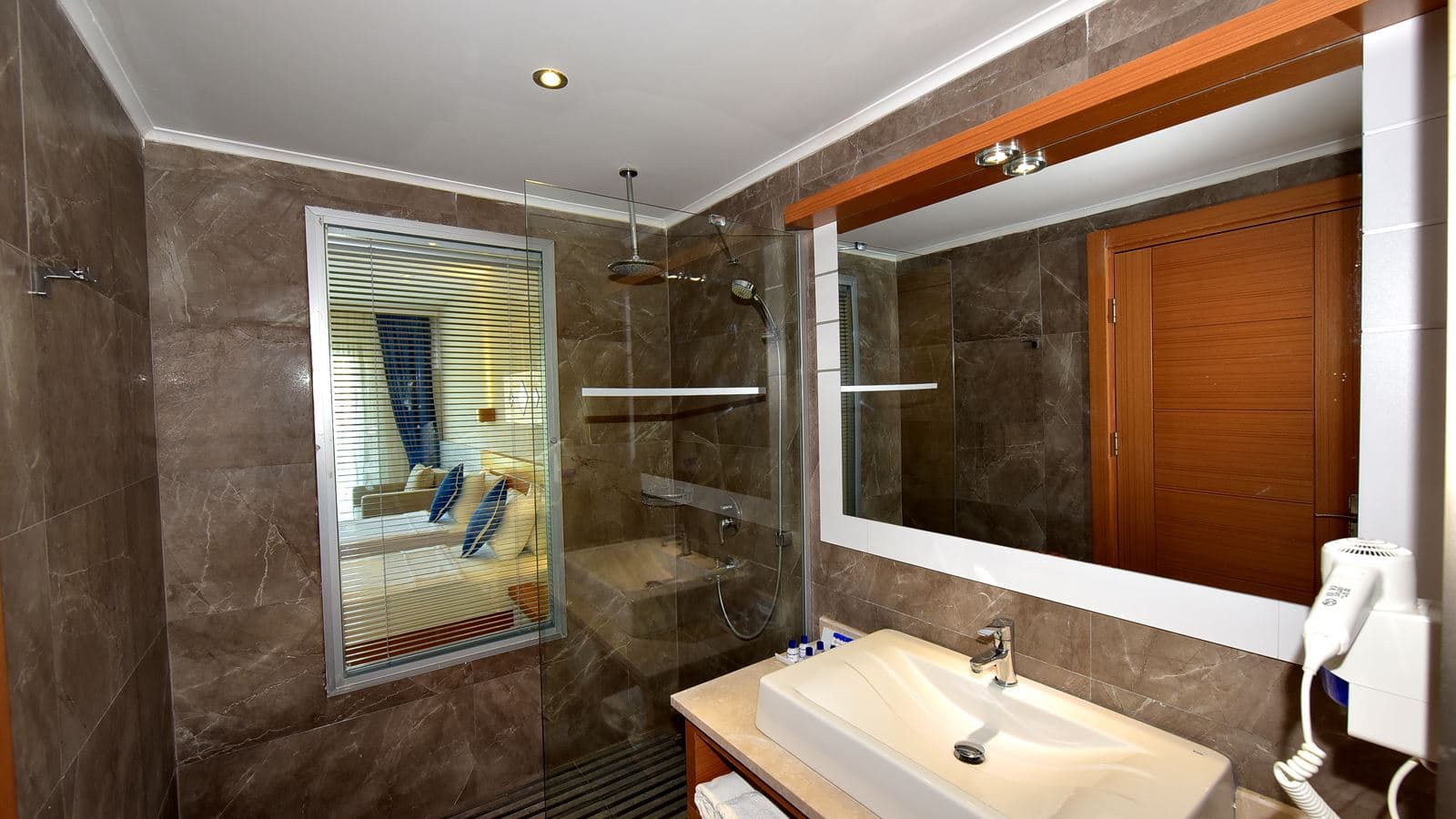 rooms-hotel-room