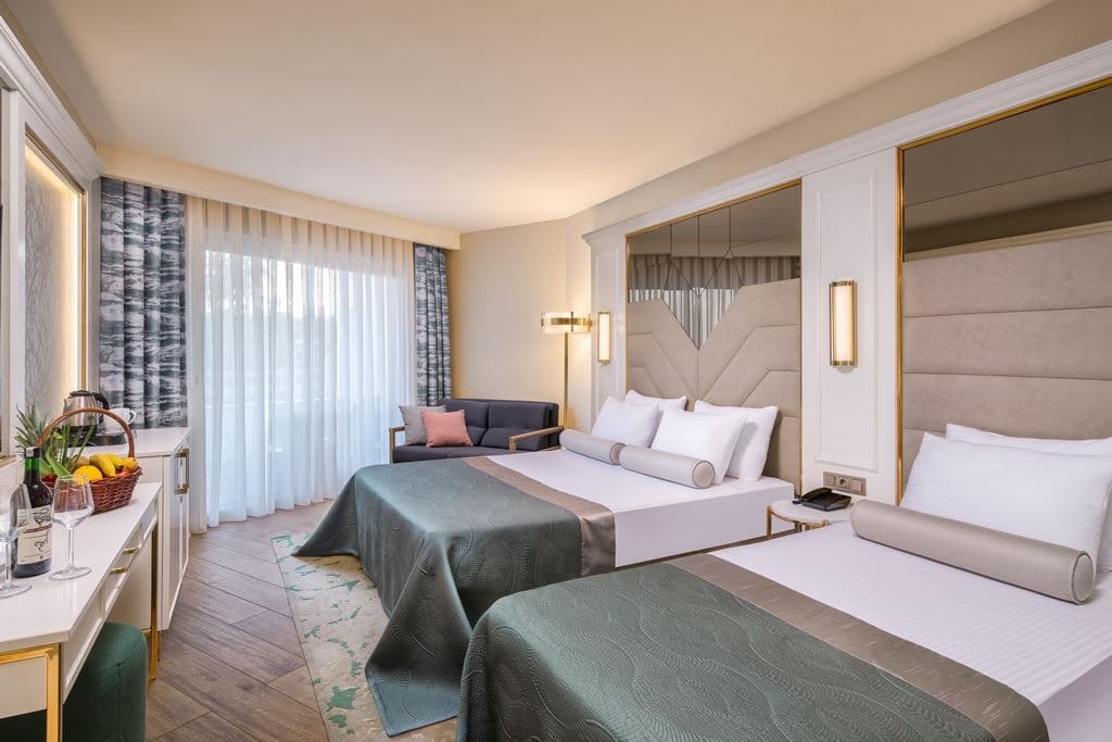 rooms-deluxe-room-side-sea-view