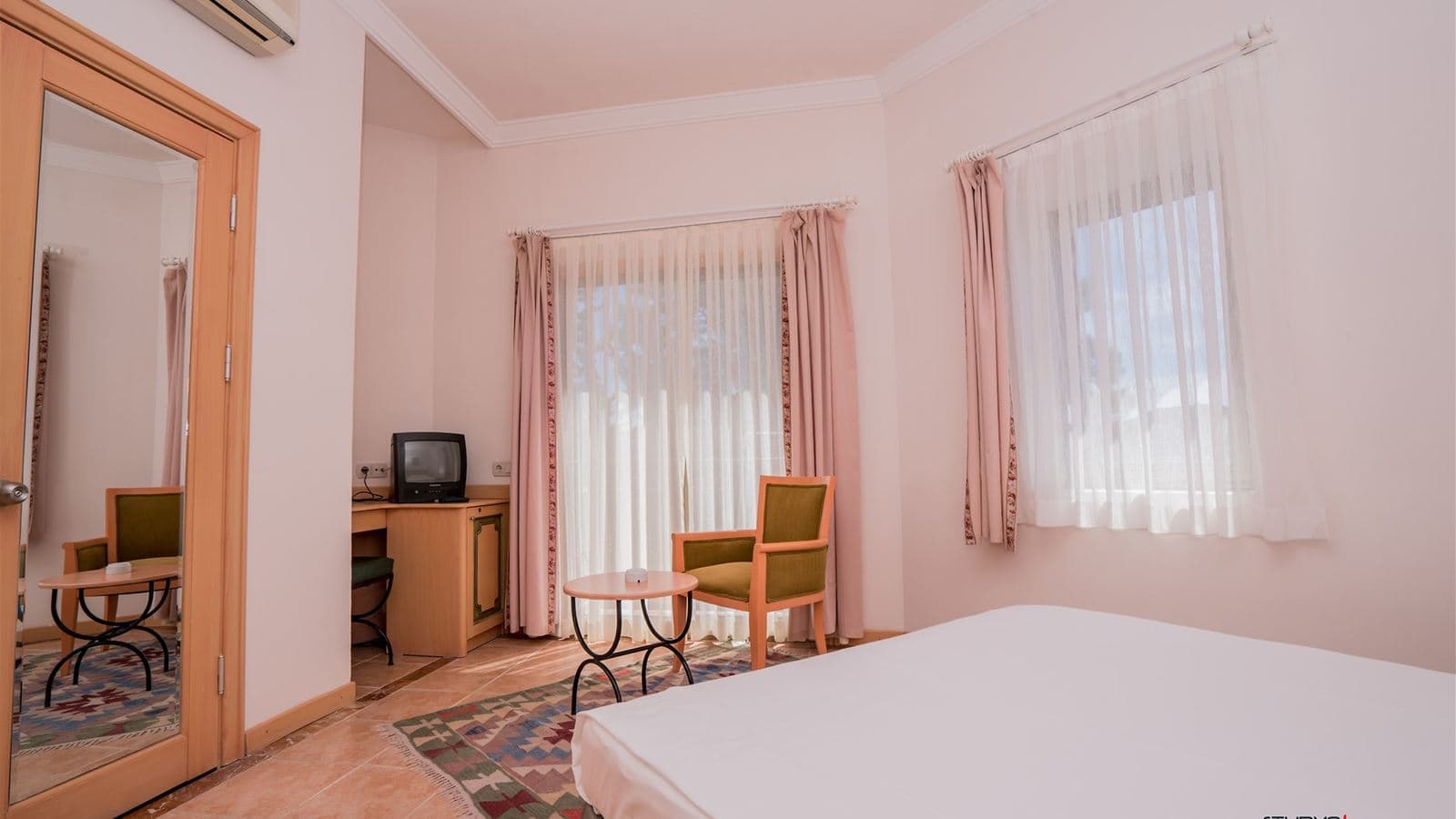 rooms-standart-land-view-room