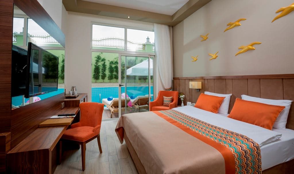 rooms-swimup-room
