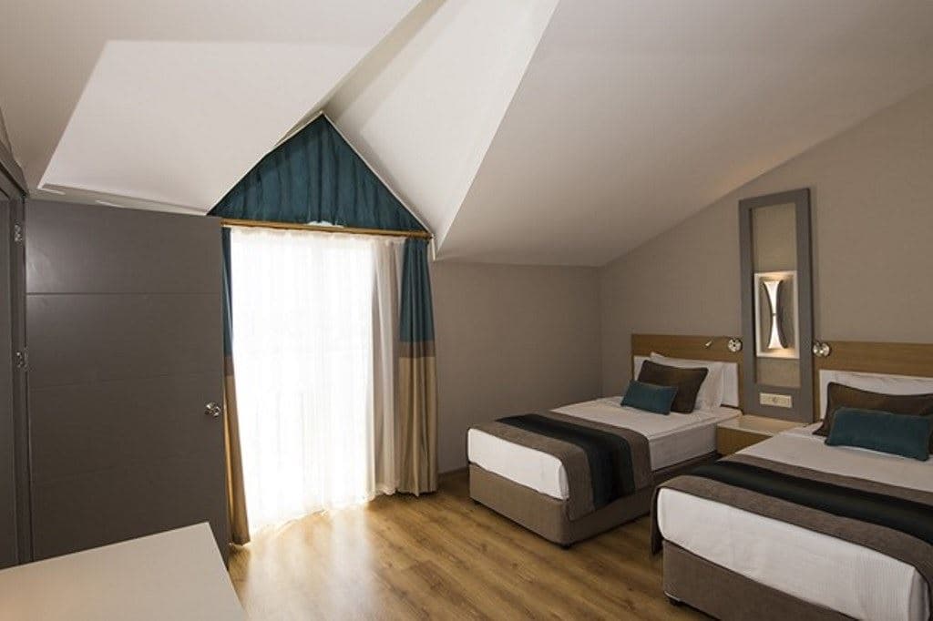 rooms-family-room-land-view