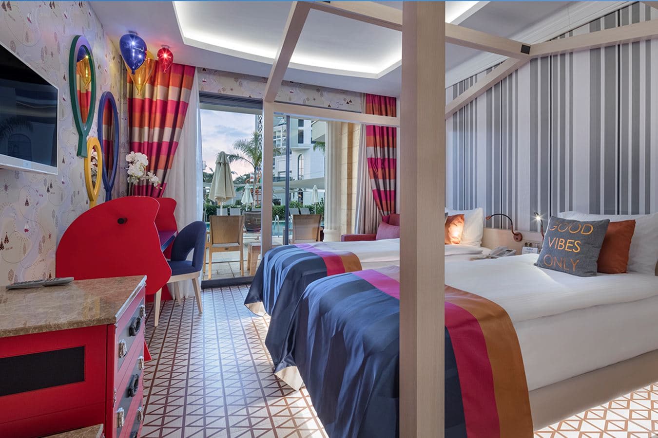 rooms-lake-house-family
