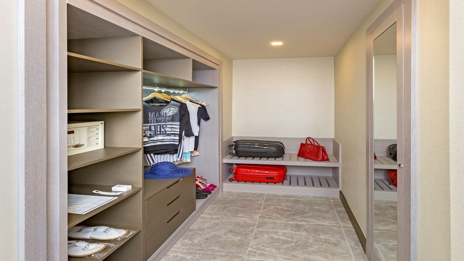 rooms-deluxe-suite