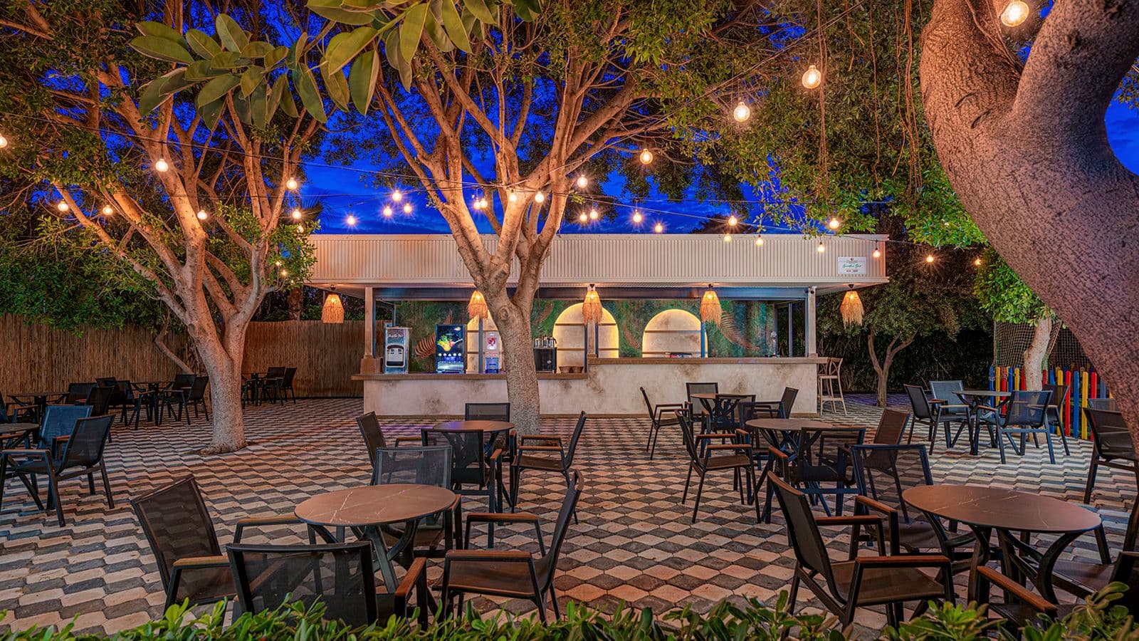 restaurants-pool-bar