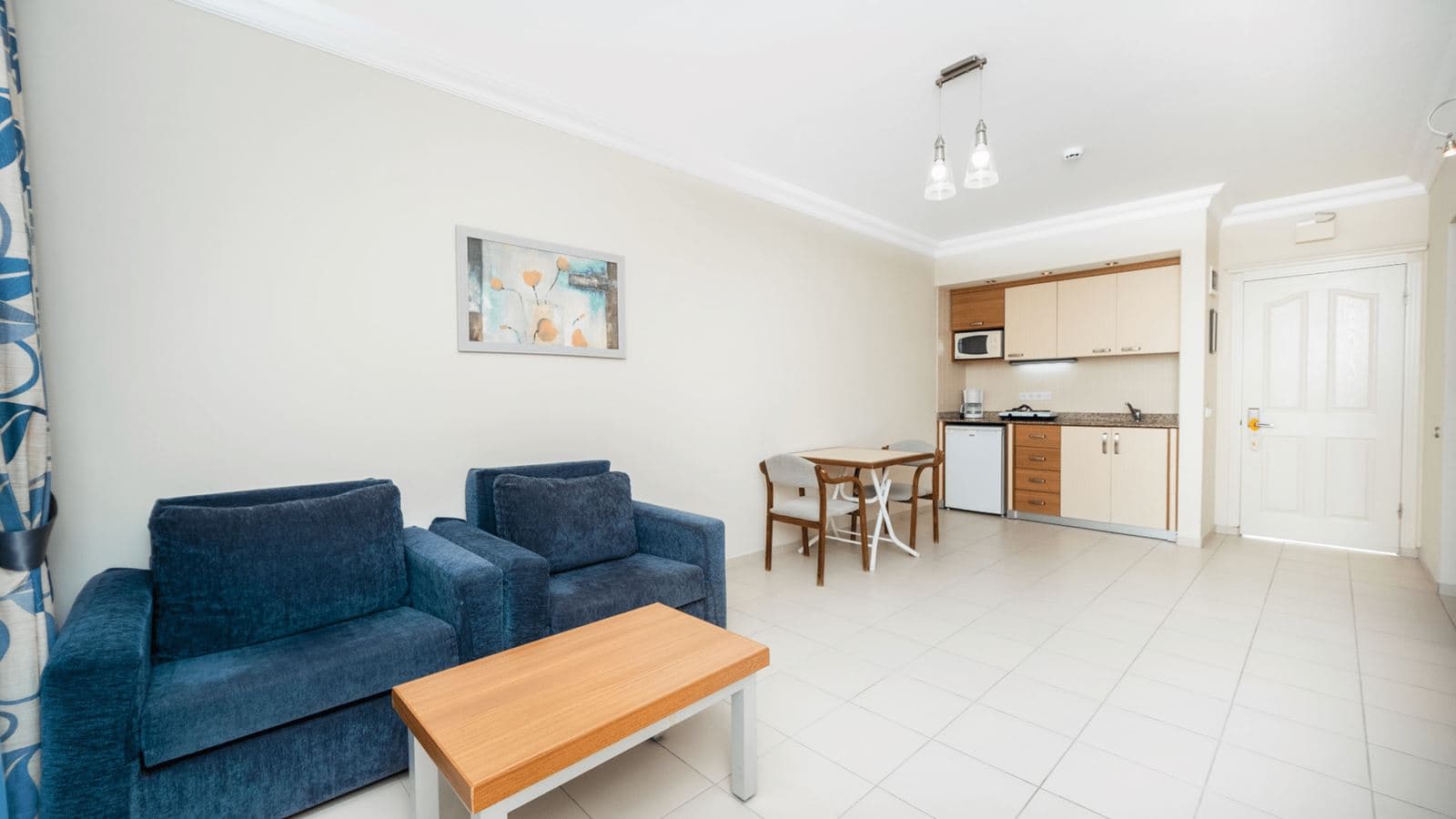 rooms-land-view-suite-room