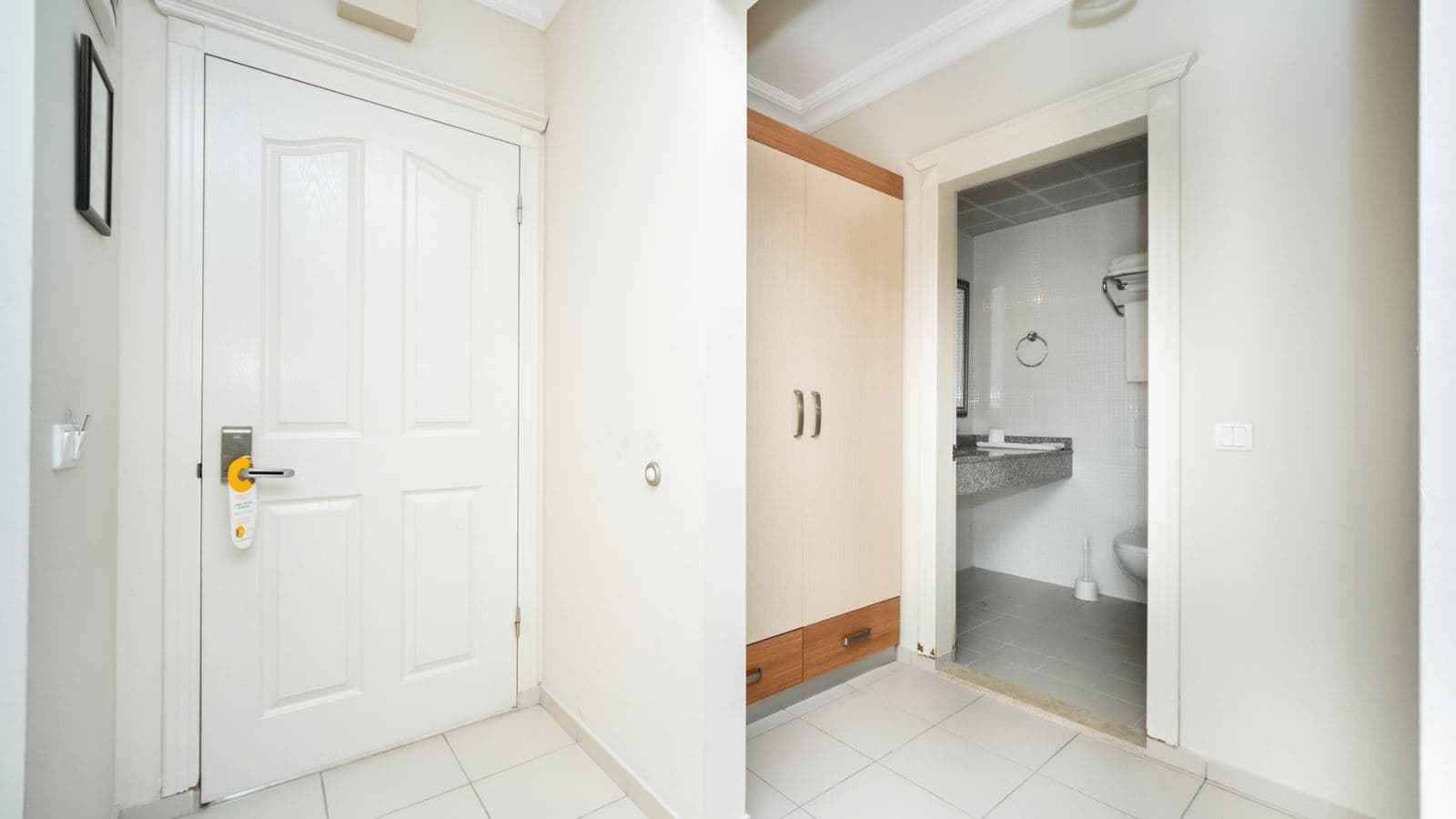 rooms-land-view-suite-room