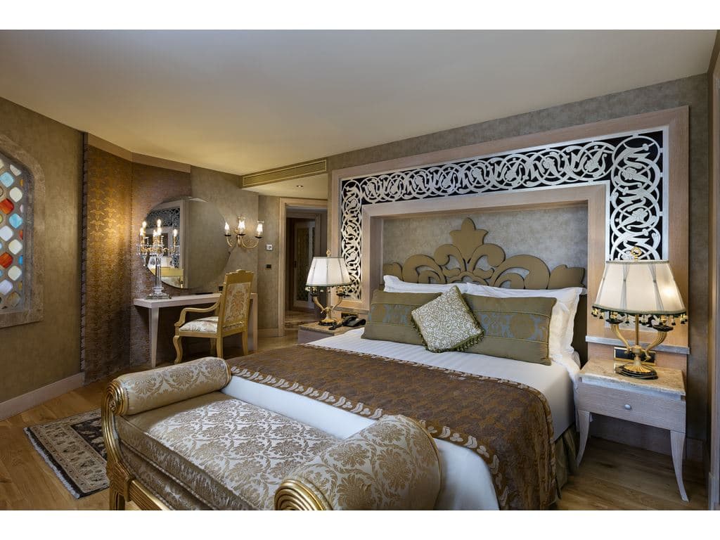 rooms-lake-house