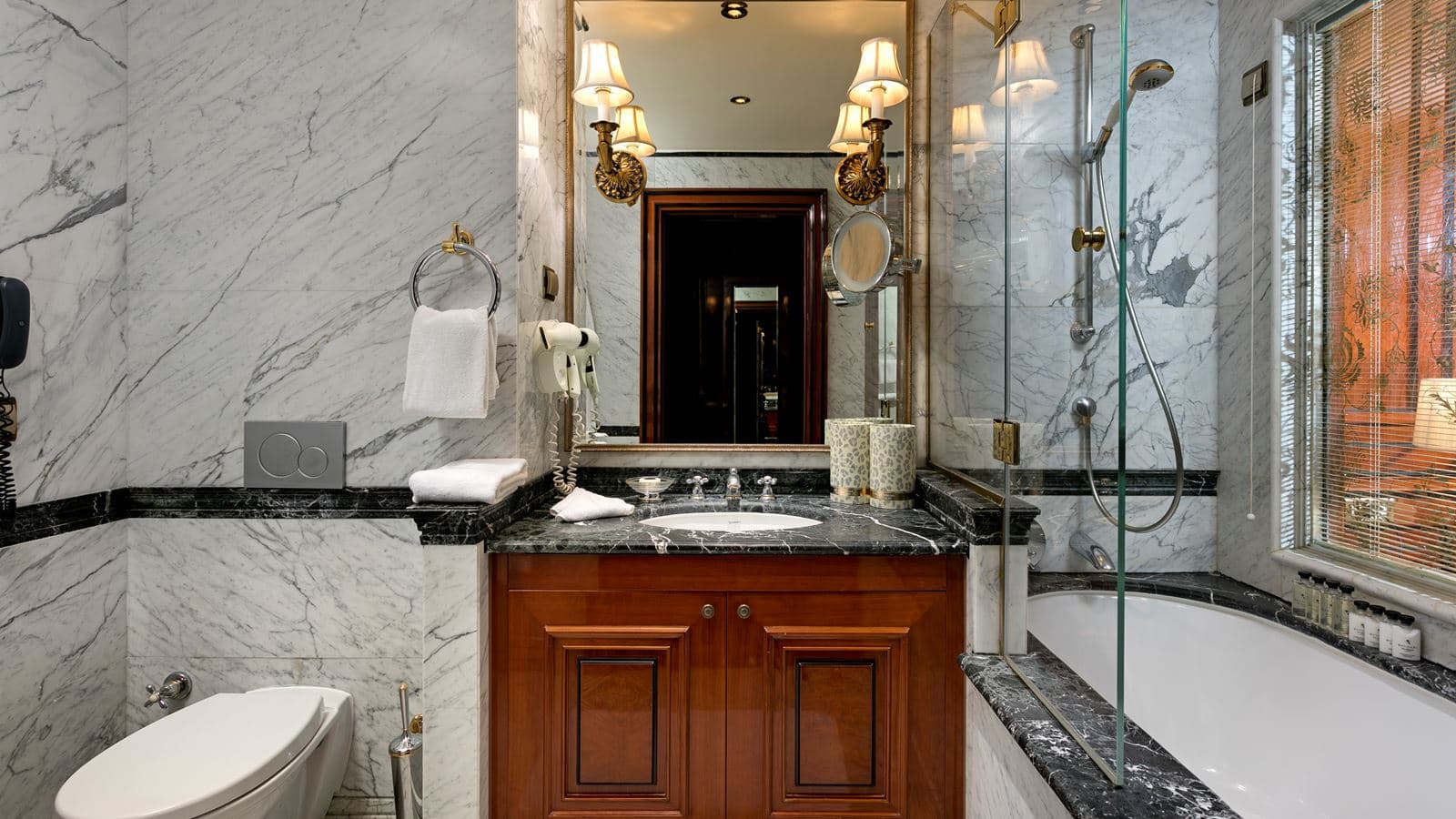 rooms-classic-room