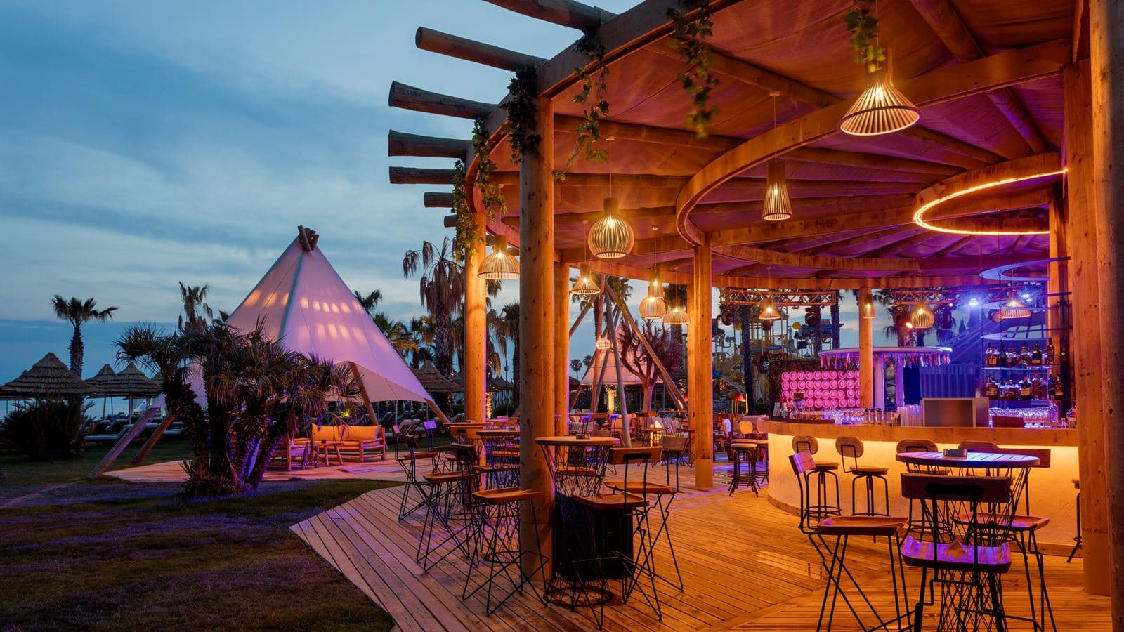 bars-mykonos-beach-club