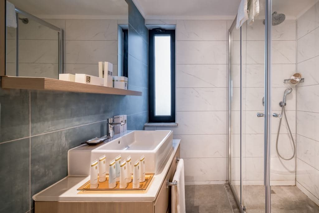 rooms-middle-yard-quadro-room
